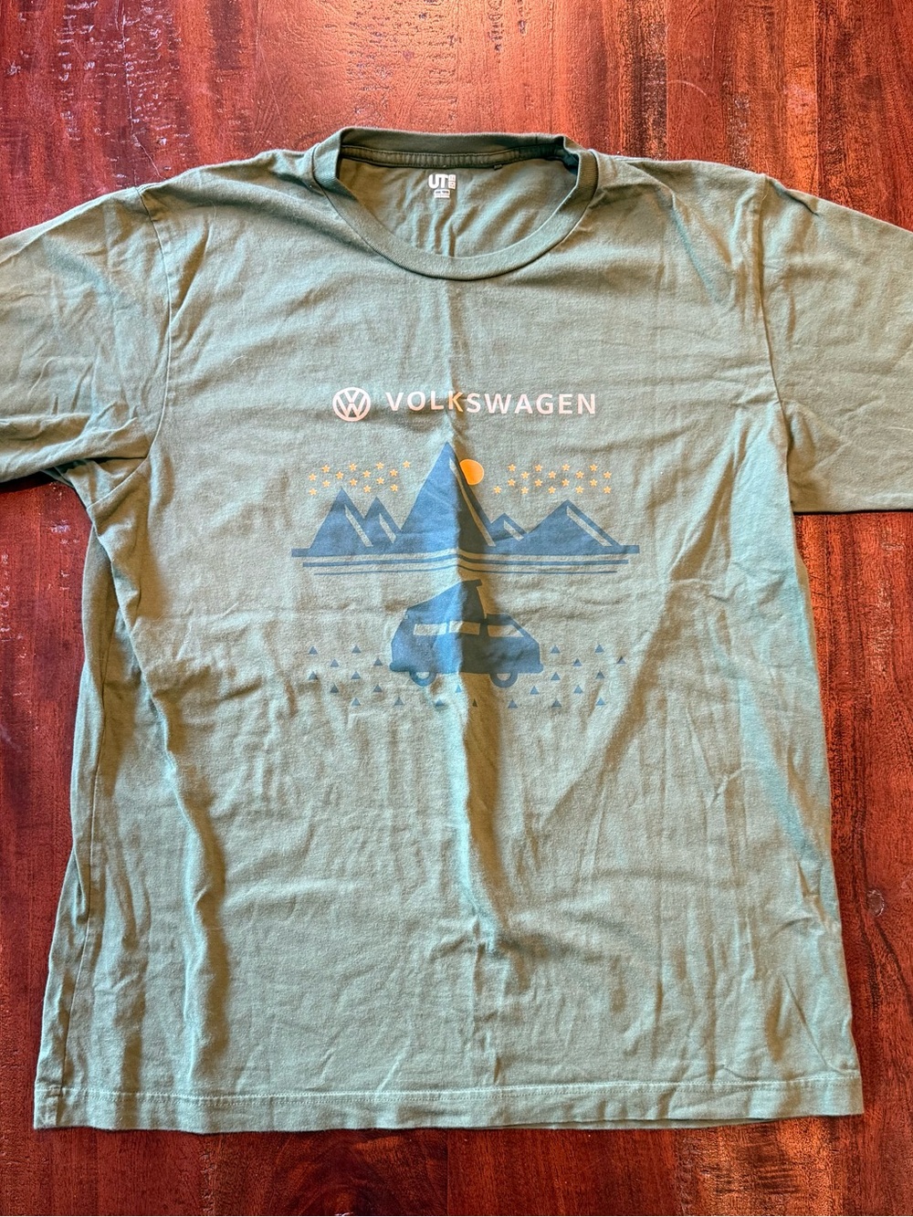 UNIQLO Volkswagon Camper Van T-Shirt (Men’s L)